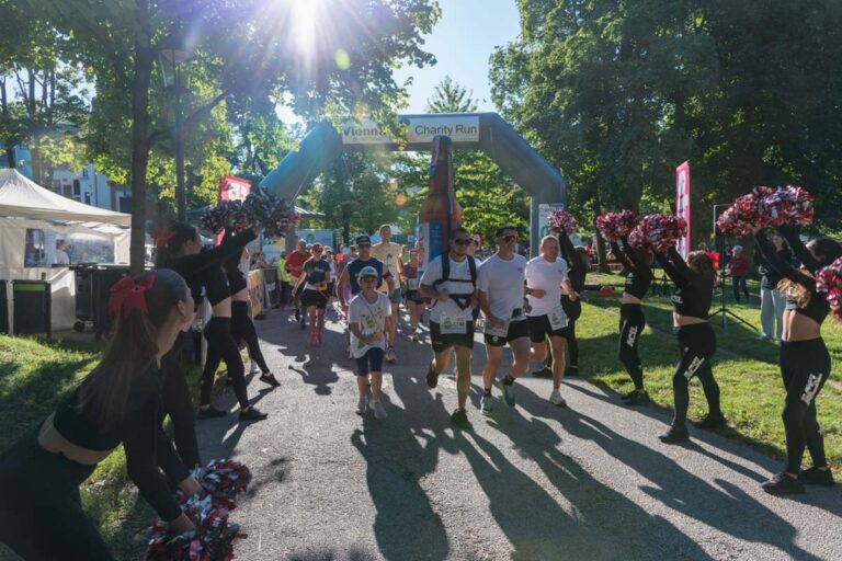 Neuer Teilnehmerrekord beim 12. Vienna Charity Run - 1900 TeilnehmerInnen lauften zugunsten des Kinderhospiz Sterntalerhof!