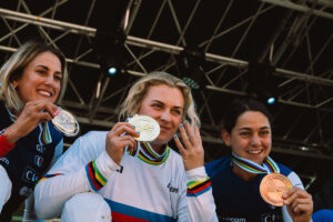 Mountainbike-Weltmeisterschaften in der Schweiz: Valentina Höll krönt sich zum vierten Mal in Folge zur Downhill-Weltmeisterin