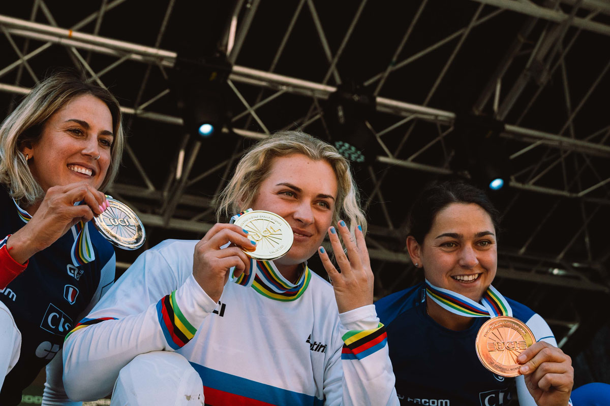 Mountainbike-Weltmeisterschaften in der Schweiz: Valentina Höll krönt sich zum vierten Mal in Folge zur Downhill-Weltmeisterin